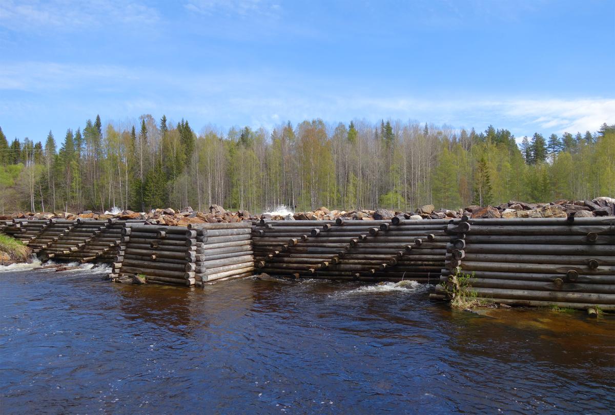 Restaurerad stenkista från flottningsepoken i Renforsen, Vindelälven